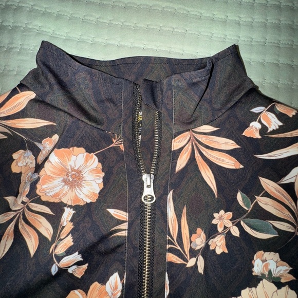 Johnny Was Active Nido Blocked Half-Zip Floral Pullover Top – Size L (EUC) - Picture 7 of 12